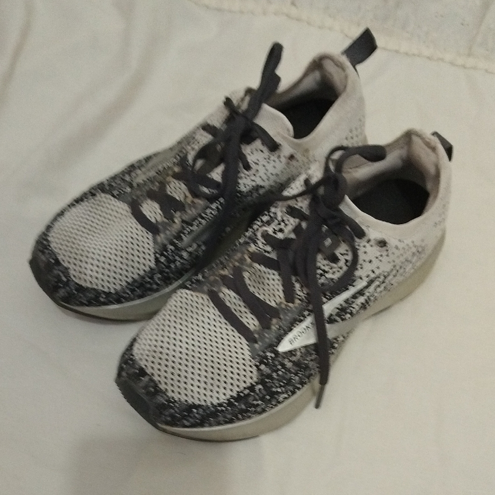 Women's Brooks Levitate Sz 7.5